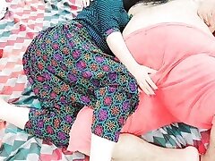 bed-desi-mom-pakistani